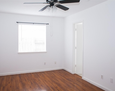 8910 Sage Place - Photo Thumbnail 12