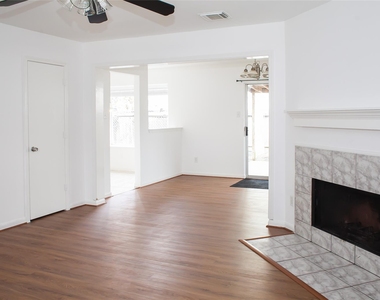 8910 Sage Place - Photo Thumbnail 3