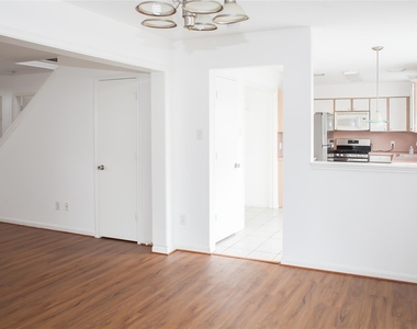 8910 Sage Place - Photo Thumbnail 7
