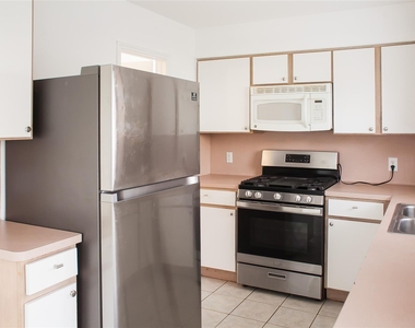 8910 Sage Place - Photo Thumbnail 10