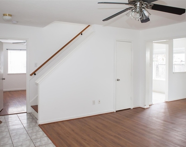 8910 Sage Place - Photo Thumbnail 5