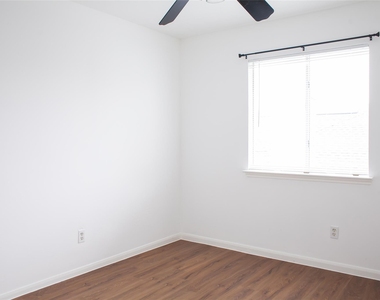8910 Sage Place - Photo Thumbnail 17