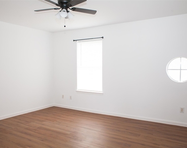 8910 Sage Place - Photo Thumbnail 14