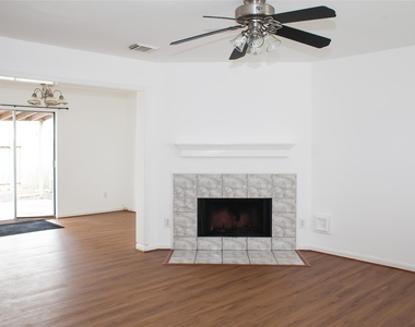 8910 Sage Place - Photo Thumbnail 2