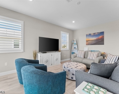 2609 Seychelles Circle - Photo Thumbnail 3