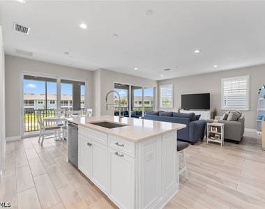 2609 Seychelles Circle - Photo Thumbnail 11
