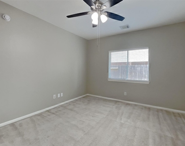 2922 Maple Bend Drive - Photo Thumbnail 16