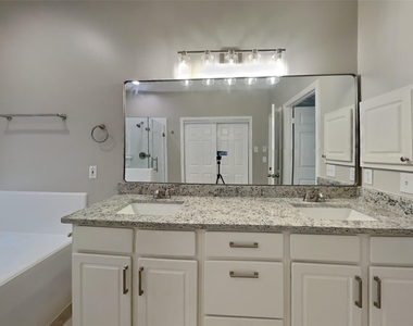 2922 Maple Bend Drive - Photo Thumbnail 8