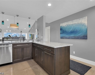 10684 Gulf Shore Drive - Photo Thumbnail 4