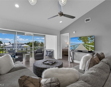 10684 Gulf Shore Drive - Photo Thumbnail 10