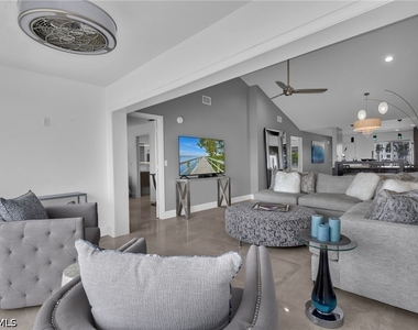 10684 Gulf Shore Drive - Photo Thumbnail 13