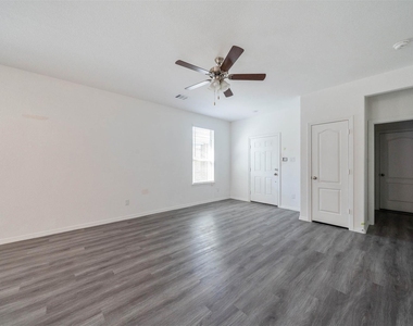 16743 Rover Lane - Photo Thumbnail 4