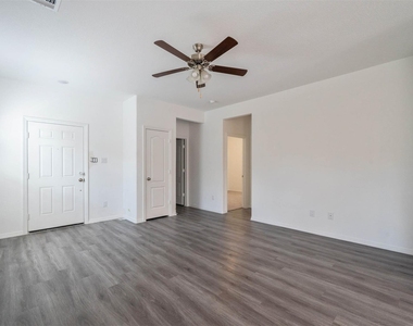 16743 Rover Lane - Photo Thumbnail 7