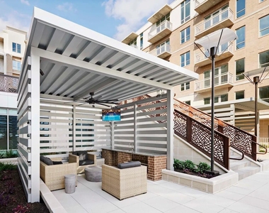 2727 Travis Street - Photo Thumbnail 17