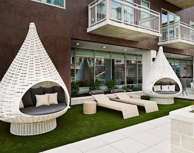 2727 Travis Street - Photo Thumbnail 19