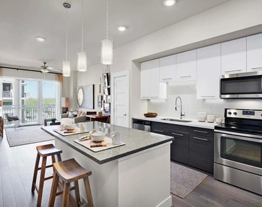 2727 Travis Street - Photo Thumbnail 4