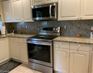 3595 Laurel Greens Lane N - Photo Thumbnail 4