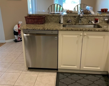 3595 Laurel Greens Lane N - Photo Thumbnail 5