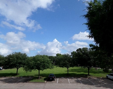 3900 Woodchase Drive - Photo Thumbnail 10