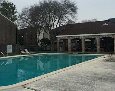 3900 Woodchase Drive - Photo Thumbnail 9