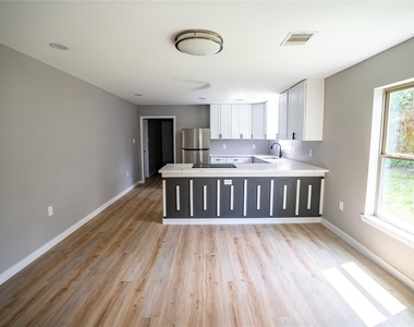 3118 Memel Street - Photo Thumbnail 2