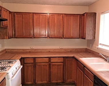 2426 Spring Dusk Lane - Photo Thumbnail 4