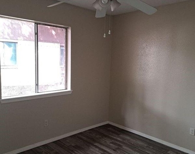 2426 Spring Dusk Lane - Photo Thumbnail 9