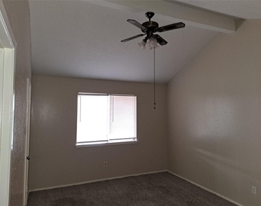2426 Spring Dusk Lane - Photo Thumbnail 8