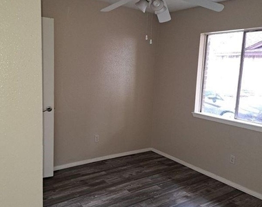 2426 Spring Dusk Lane - Photo Thumbnail 10
