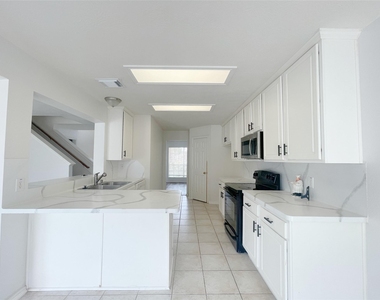 3426 Auburn Hollow Lane - Photo Thumbnail 6