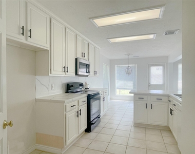 3426 Auburn Hollow Lane - Photo Thumbnail 5
