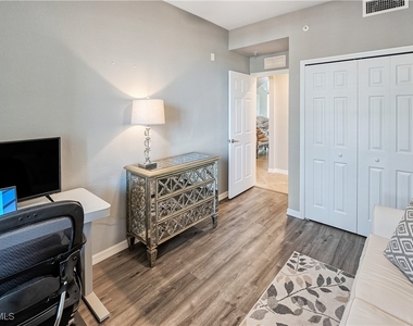 9727 Acqua Court - Photo Thumbnail 14