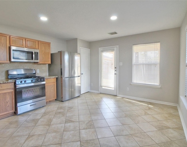 29407 Legends Green Drive - Photo Thumbnail 3