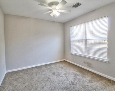 29407 Legends Green Drive - Photo Thumbnail 9