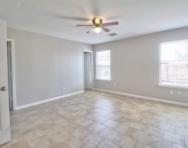 29407 Legends Green Drive - Photo Thumbnail 6
