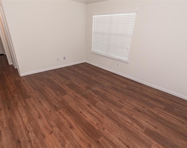5815 Post Oak Manor Drive - Photo Thumbnail 8