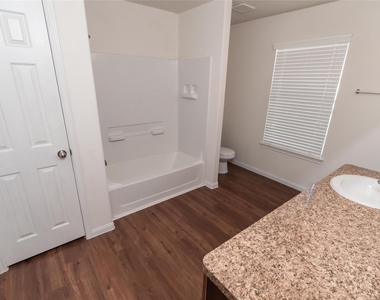 5815 Post Oak Manor Drive - Photo Thumbnail 9