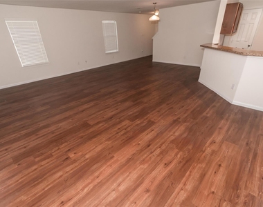 5815 Post Oak Manor Drive - Photo Thumbnail 7