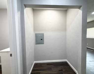 7515 Bayway Drive - Photo Thumbnail 16