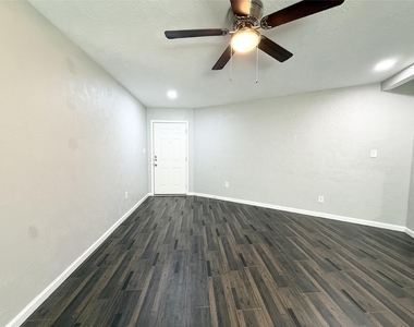 7515 Bayway Drive - Photo Thumbnail 3