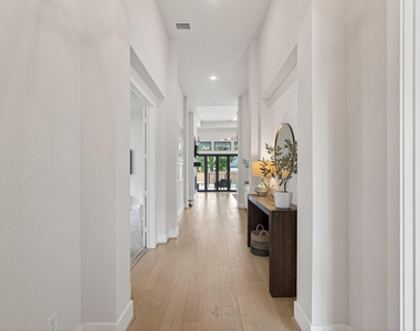10561 Lake Palmetto Drive - Photo Thumbnail 8