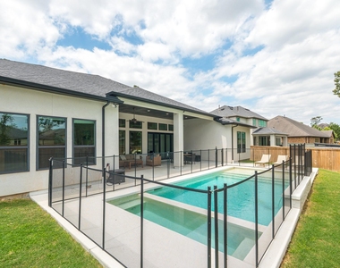 10561 Lake Palmetto Drive - Photo Thumbnail 46