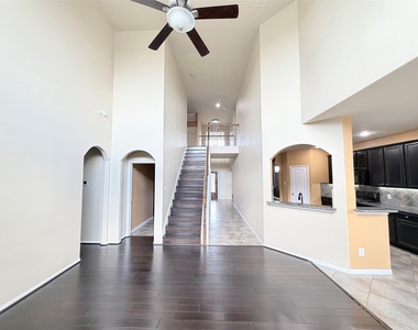 1242 S Maple Drive - Photo Thumbnail 6