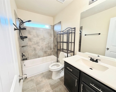 1242 S Maple Drive - Photo Thumbnail 23