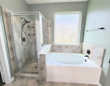 1242 S Maple Drive - Photo Thumbnail 14