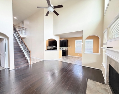 1242 S Maple Drive - Photo Thumbnail 7