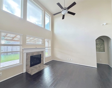 1242 S Maple Drive - Photo Thumbnail 8
