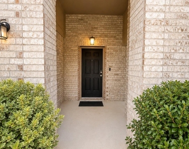 18802 Bailey Oaks Lane - Photo Thumbnail 2