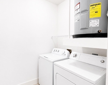 2222 Smith Street - Photo Thumbnail 5