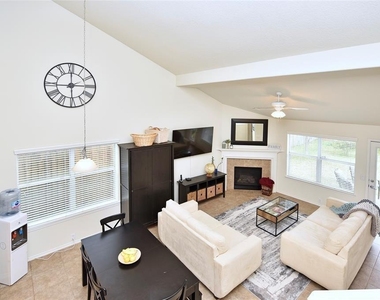 7215 Ravenswood - Photo Thumbnail 11
